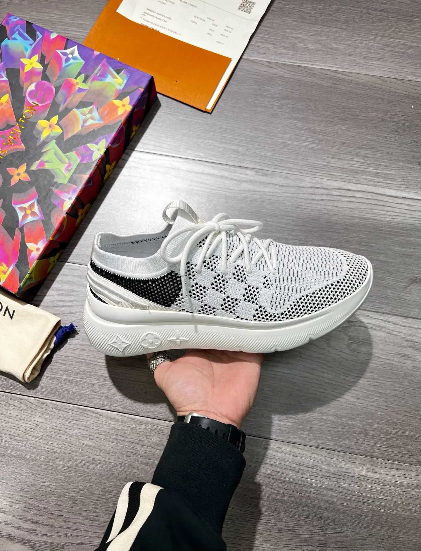 Ex-factory price: 460💰◾️▫️Lv~ Brand new low-cut men’s socks and shoes👟, made of special elastic knitted fabric consistent with the high-end original version, thickened and thickened to ensure multi-season practicality and wrinkle resistance, and will never deform or become loose after repeated stretching! It feels light and comfortable on your feet! Four colors available, Size: 38-45 (45 is custom-made and cannot be returned or exchanged)
